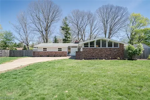 7483 Carole Dr, Mentor, OH 44060