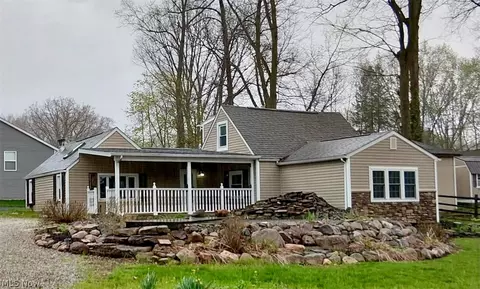 549 Perry Rd, Tallmadge, OH 44278