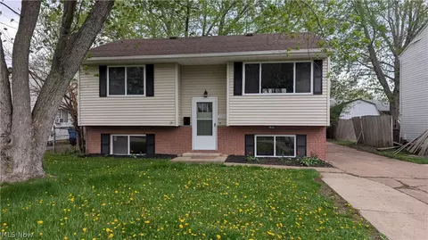 2201 Randall St, Lorain, OH 44052