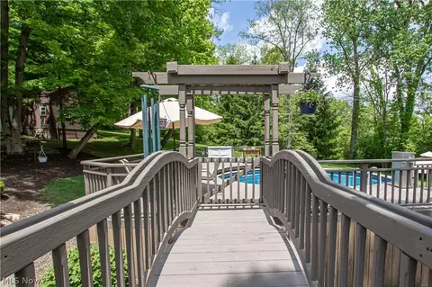 Exterior - 77 Carr Rd, Hinckley, OH 44233 photo 6 of 7