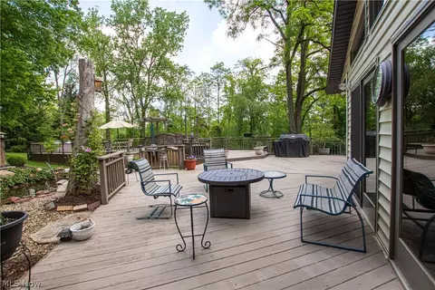 Exterior - 77 Carr Rd, Hinckley, OH 44233 photo 3 of 7