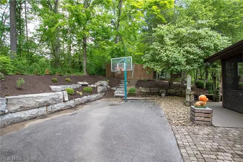 Exterior - 77 Carr Rd, Hinckley, OH 44233 photo 2 of 7