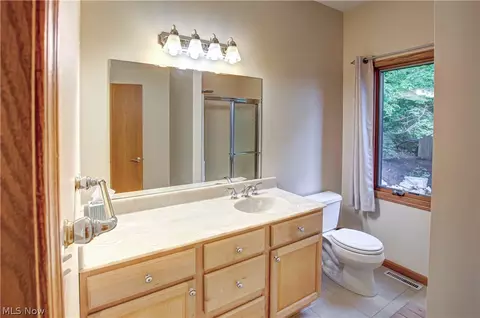 Bath - 77 Carr Rd, Hinckley, OH 44233 photo 3 of 4