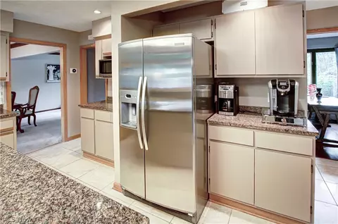 Kitchen - 77 Carr Rd, Hinckley, OH 44233 photo 2 of 3
