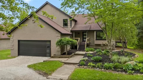 2203 S Medina Line Rd, Wadsworth, OH 44281