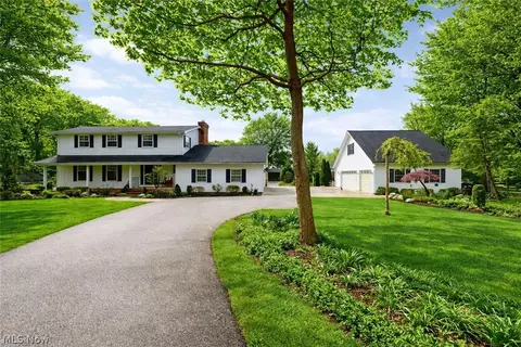 7885 Pear Tree Dr, Chesterland, OH 44026