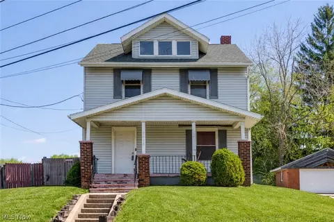 2012 Harmont Ave NE, Canton, OH 44705