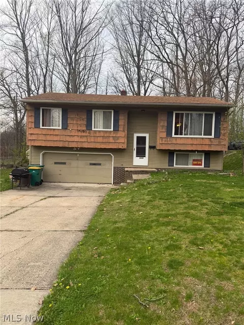 9446 Concord Cir, Twinsburg, OH 44087