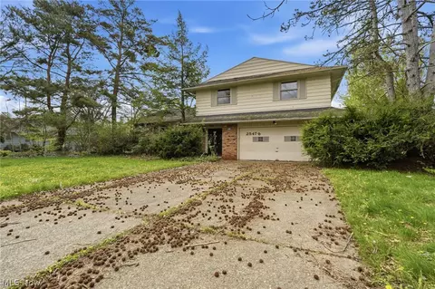 25478 Maidstone Ln, Beachwood, OH 44122