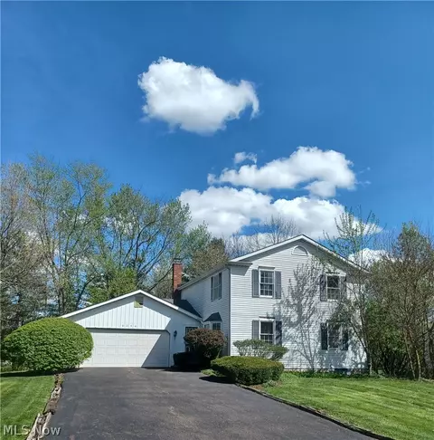8054 Fox Run Ave NW, North Canton, OH 44720