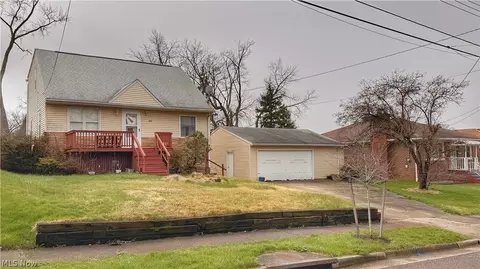 864 Lindsay Ave, Akron, OH 44306