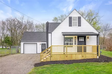 3208 Royal Ave NE, Canton, OH 44705