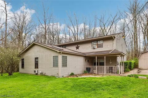 1886 James B Dr, Mcdonald, OH 44437