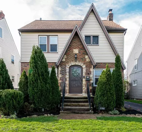 3598 Cedarbrook Rd, University Heights, OH 44118