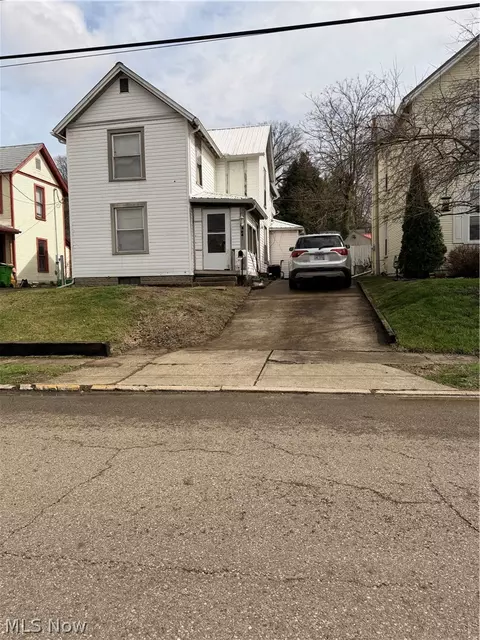 326 N 15th St, Coshocton, OH 43812