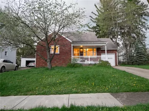 50 Glacier Ave, Youngstown, OH 44509