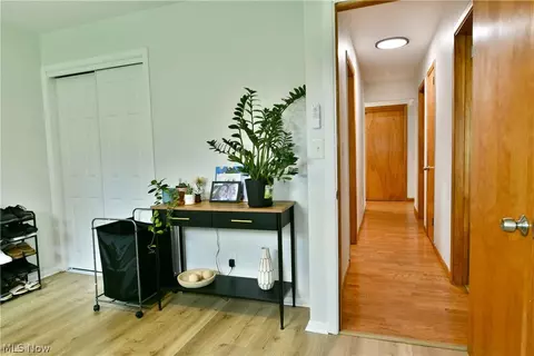 Entry Way - 723 Glen Park Rd, Boardman, OH 44512 photo 2 of 2