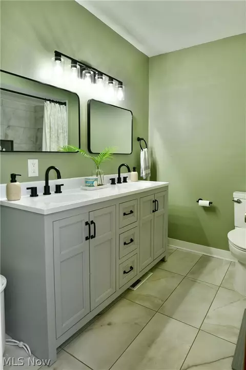 Bath - 723 Glen Park Rd, Boardman, OH 44512 photo 2 of 9