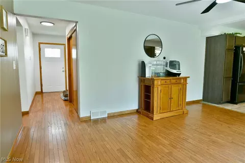 Entry Way - 723 Glen Park Rd, Boardman, OH 44512 photo 1 of 2