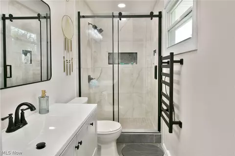 Bath - 723 Glen Park Rd, Boardman, OH 44512 photo 7 of 9