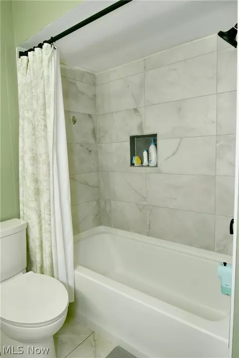 Bath - 723 Glen Park Rd, Boardman, OH 44512 photo 3 of 9