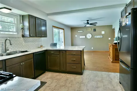 Kitchen - 723 Glen Park Rd, Boardman, OH 44512 photo 2 of 4