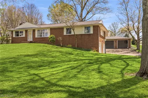 2430 Easton St NE, Canton, OH 44721