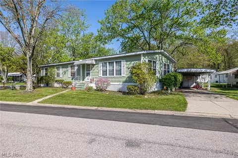 16 Grand Blvd, Olmsted Twp, OH 44138