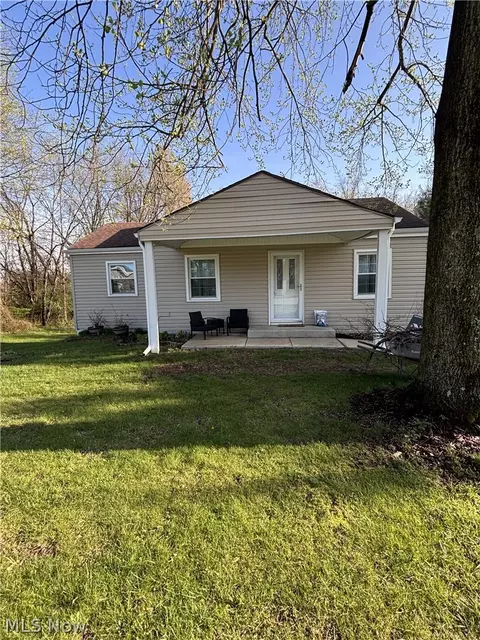 880 E Caston Rd, Uniontown, OH 44685