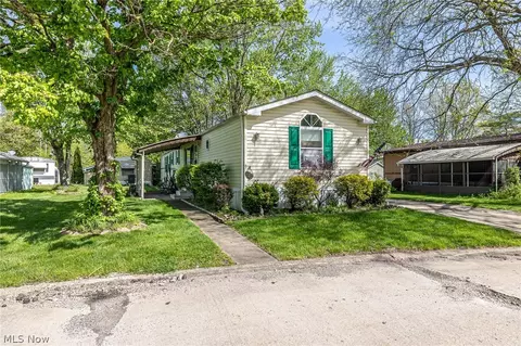 9 Overland Dr, Olmsted Twp, OH 44138