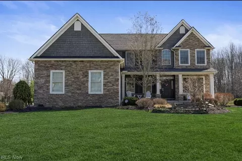 9663 Grand Oaks Trl, Olmsted Twp, OH 44138