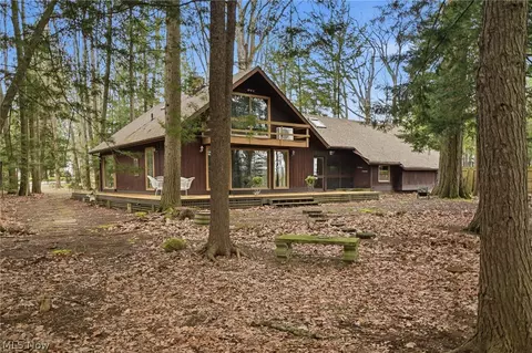 Exterior - 4706 Diane Dr, Ashtabula, OH 44004 photo 2 of 14