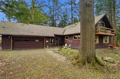 4706 Diane Dr, Ashtabula, OH 44004