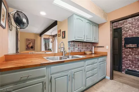 Kitchen - 4706 Diane Dr, Ashtabula, OH 44004 photo 4 of 4