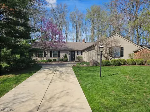 19338 Idlewood Trl, Strongsville, OH 44149