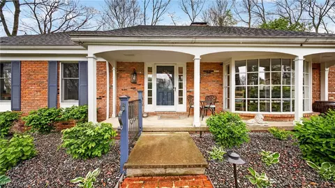 25 Hopewell Trl, Chagrin Falls, OH 44022