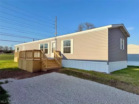 924 Mountain View Dr, Minerva, OH 44657
