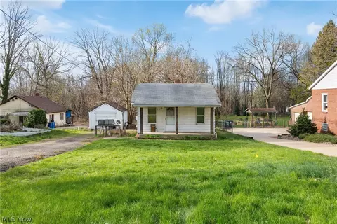 1664 Woods Rd, Akron, OH 44306