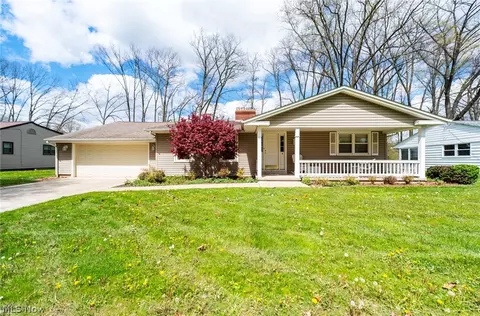 122 Garwood Dr, Canfield, OH 44406