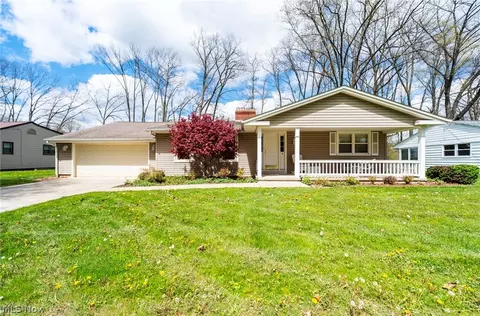 122 Garwood Dr, Canfield, OH 44406