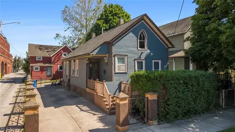 801 College Ave, Cleveland, OH 44113