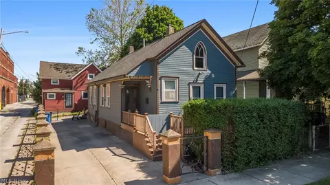 801 College Ave, Cleveland, OH 44113