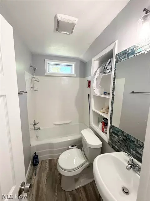 Bath - 1745 E 30th St, Lorain, OH 44055 photo 2 of 2
