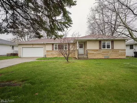 538 Stafford Dr, Elyria, OH 44035