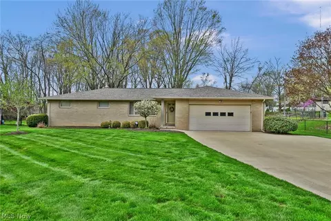 5637 Griffith Ave NW, North Canton, OH 44720
