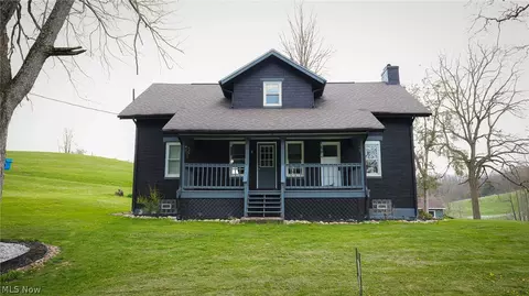 1032 Hartwood Rd NW, Magnolia, OH 44643