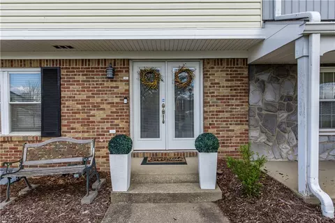 3631 Kenwood Dr, Uniontown, OH 44685