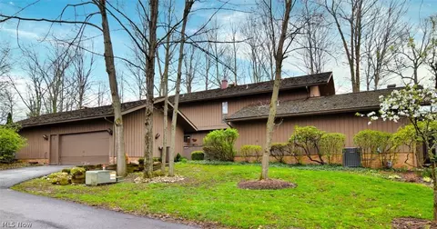 570-21 Russet Woods Ln, Aurora, OH 44202