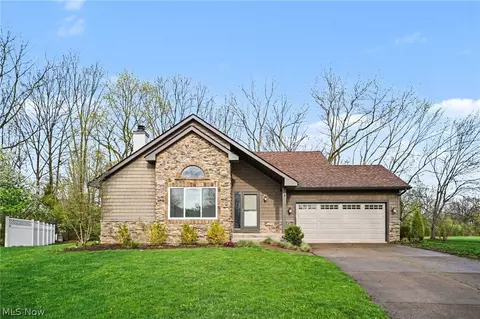 9505 Green Valley Dr, Mentor, OH 44060