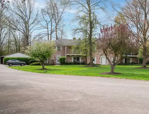 369 Quarry Ln #A, Warren, OH 44483
